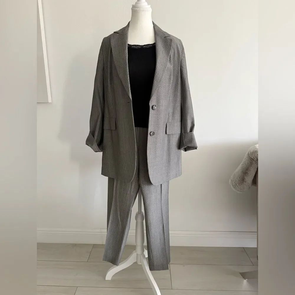 AKRIS Classic Gray striped Women’s Suit - Picture 8 of 8